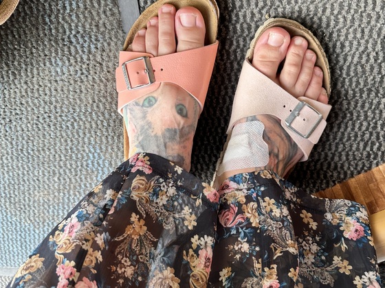 Tattoo Füße tragen Socken und schuhe